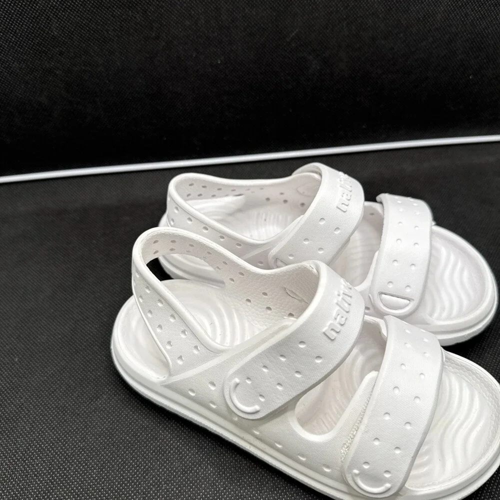 Native Shoes Chase Sandals Kids US 10 White Sugarlite Adjustable Strap UZB42 - Picture 4 of 15